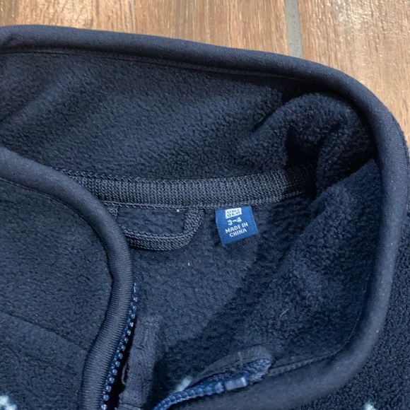 UNIQLO Kids Size 3/4 Fleece Jacket for Winter Snow Ski Vacation Warm Cozy - Picture 2 of 5